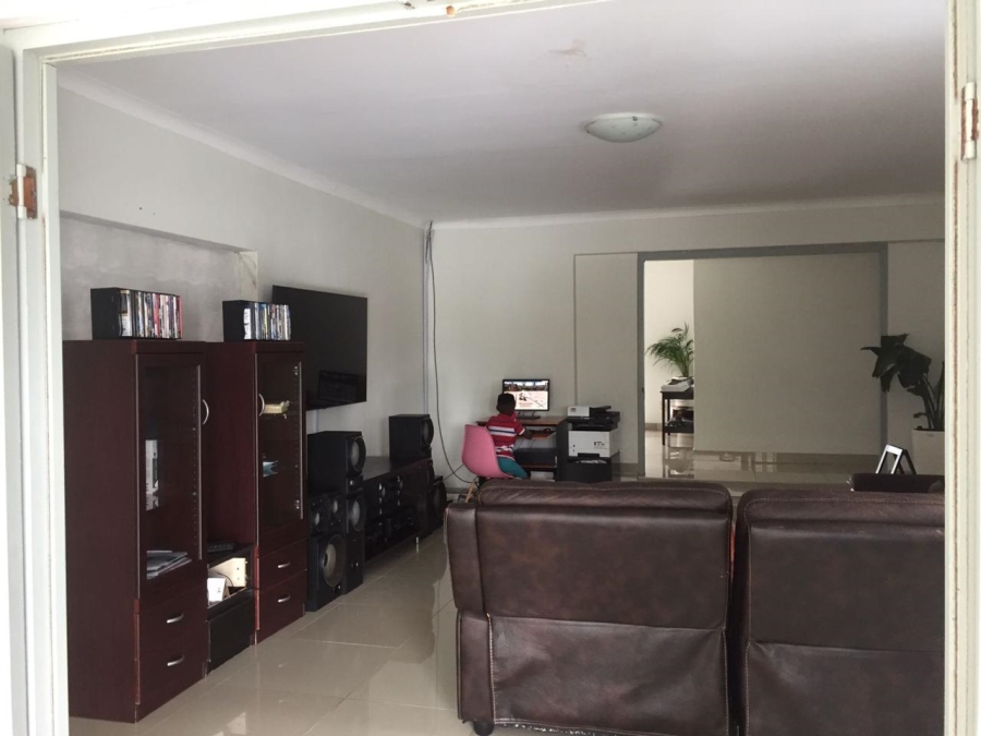 To Let 4 Bedroom Property for Rent in Beacon Bay Eastern Cape
